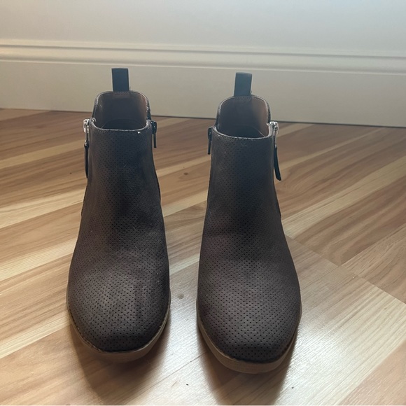 Never worn ankle boots - Picture 3 of 4